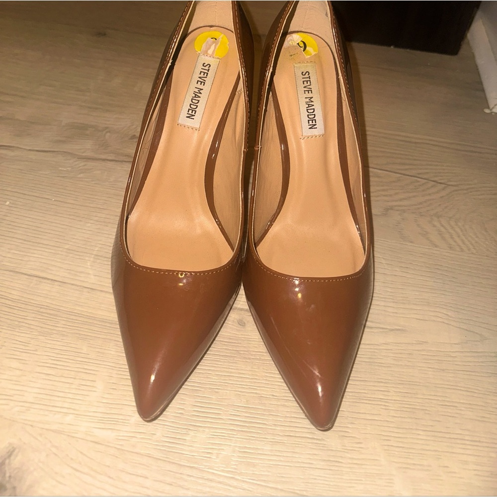 steve madden worn once patent leather brown pumps